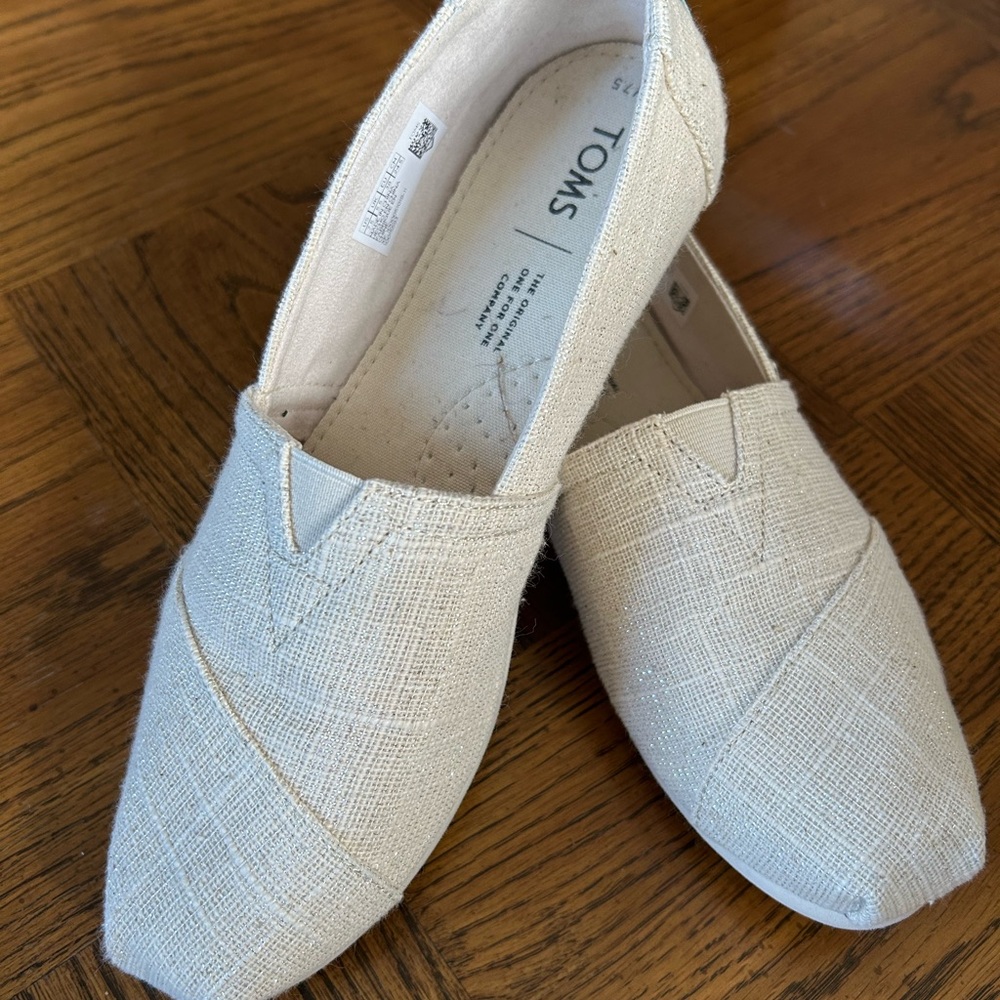 TOMS Women's - Size W 7.5 - Tan Canvas Slip-Ons - Cream & Metallic